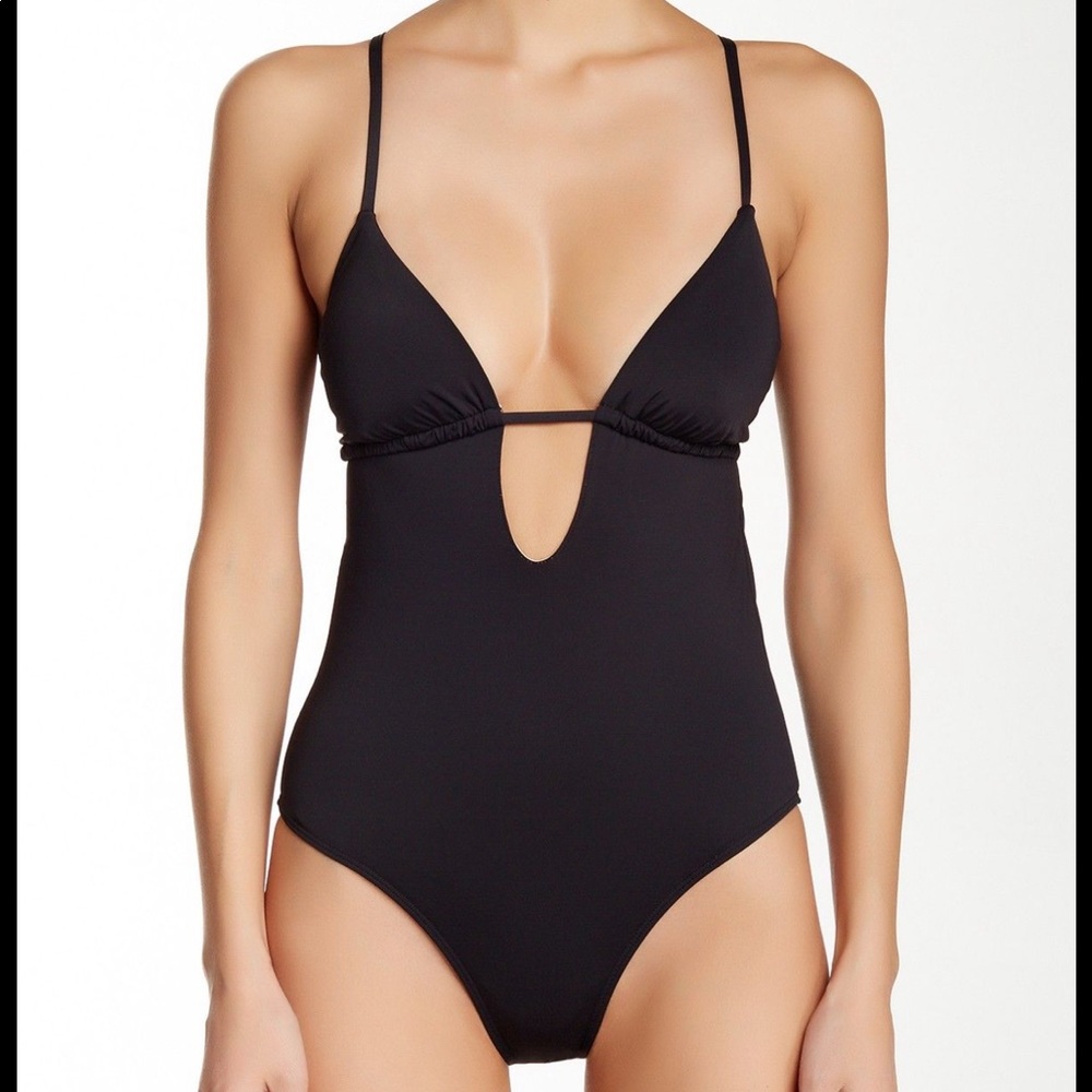 One piece Swimsuit - Picture 3 of 16